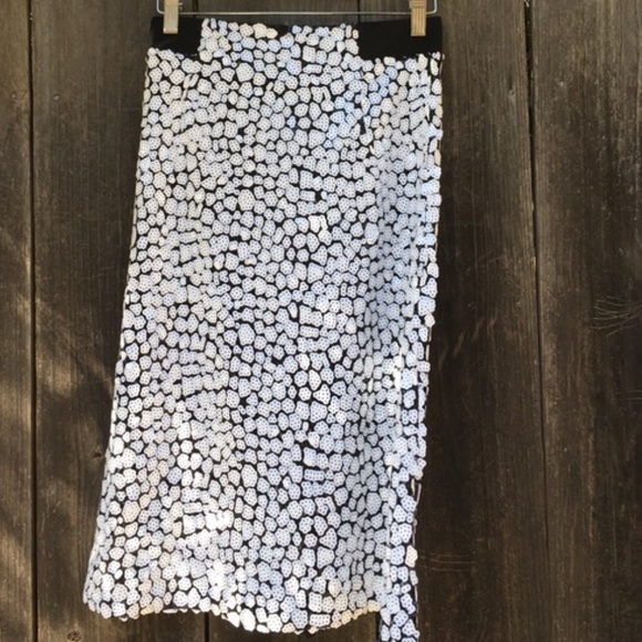 Blk and sequin skirt - Picture 5 of 5